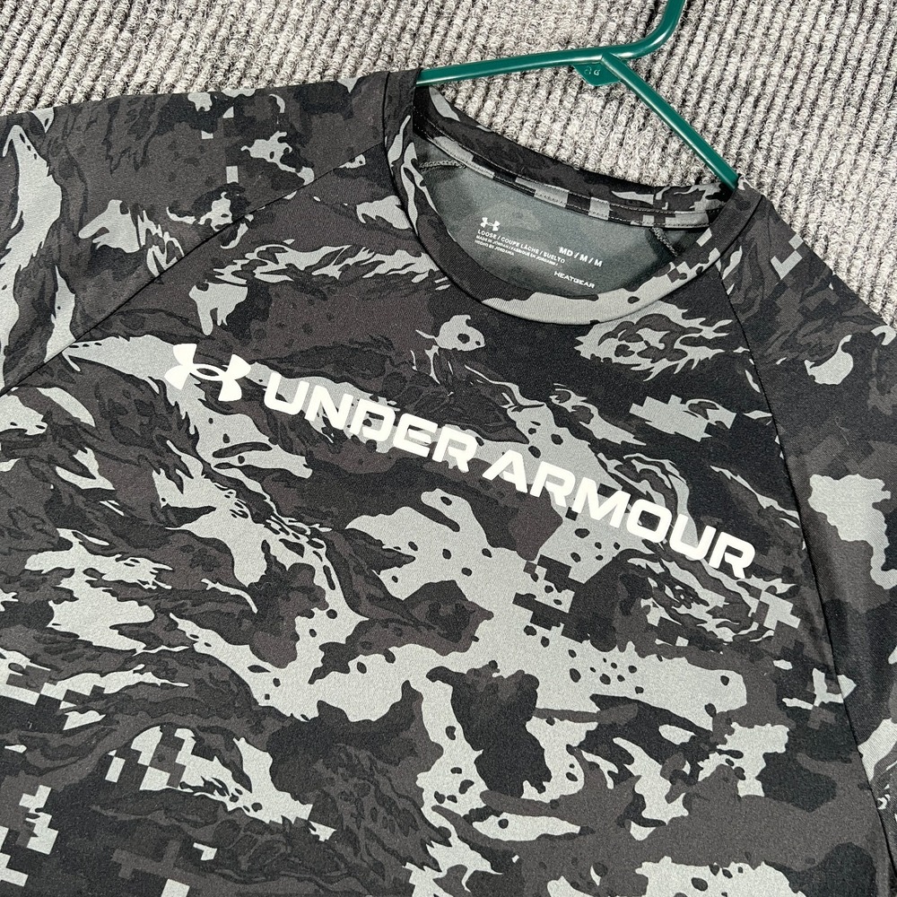 Under Armour Shirt Mens Medium Black Camo Short Sleeve Heat Gear Loose Fit Gym
